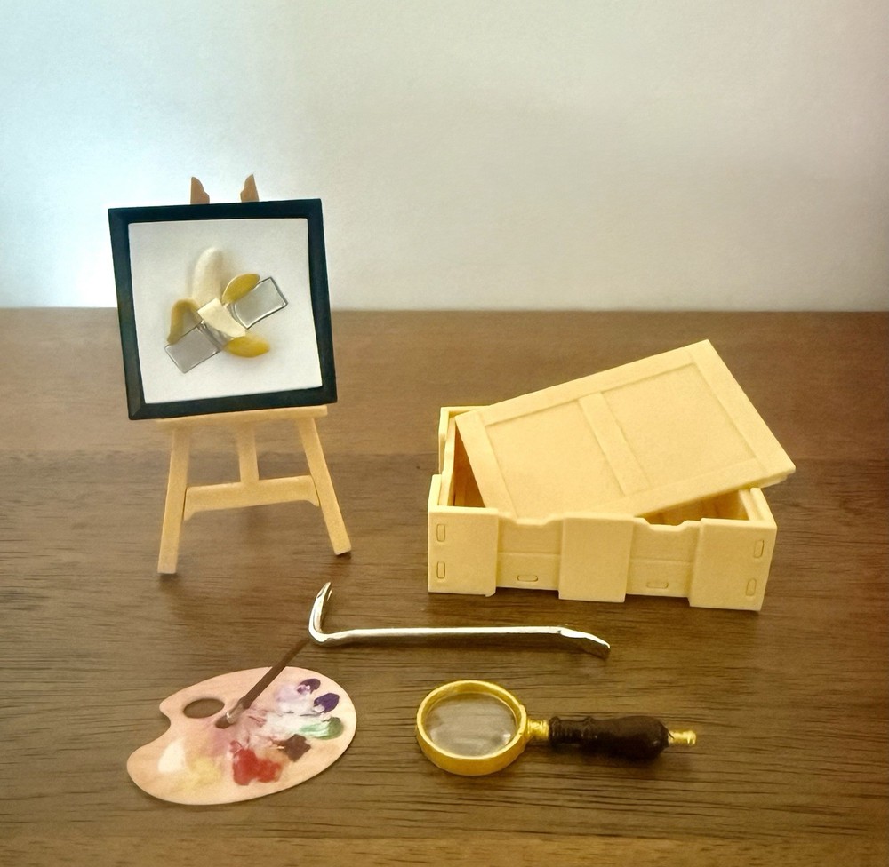 Mini Brands Masterpieces LEGENDARY “Comedian/Banana” with Free Accessories.