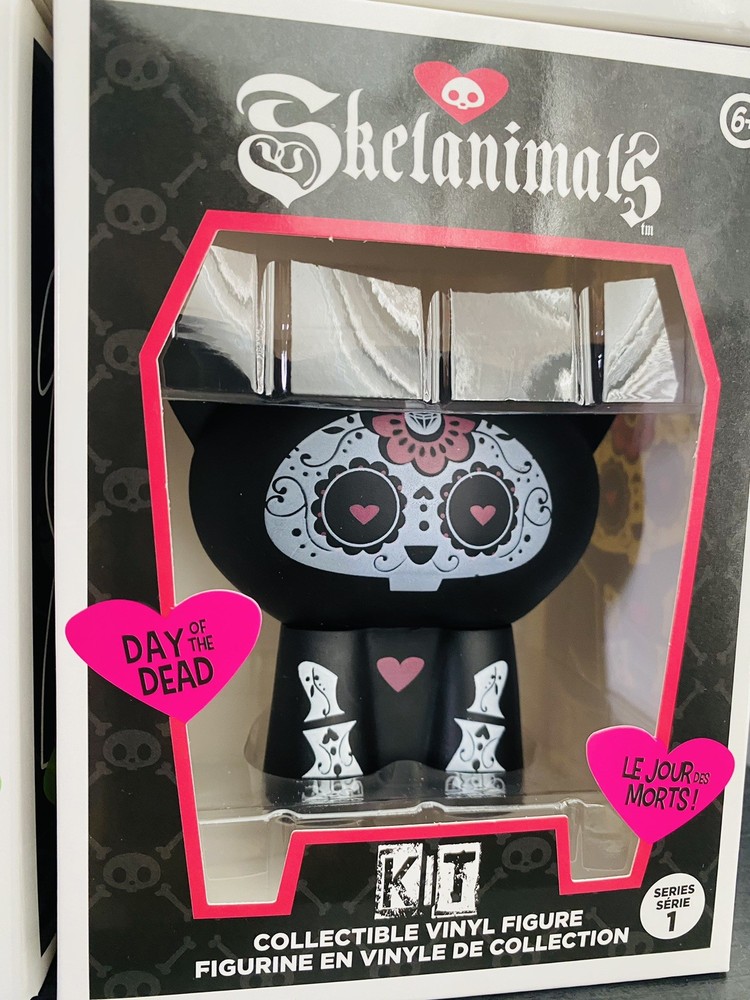 Skelanimals Collectible Vinyl Figure Kit the cat NIB (Dia de los muertos) gift