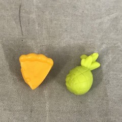 BANANA BUNCH Pawka Penguin Figure & Yellow Banana 2018 Cepia Loose