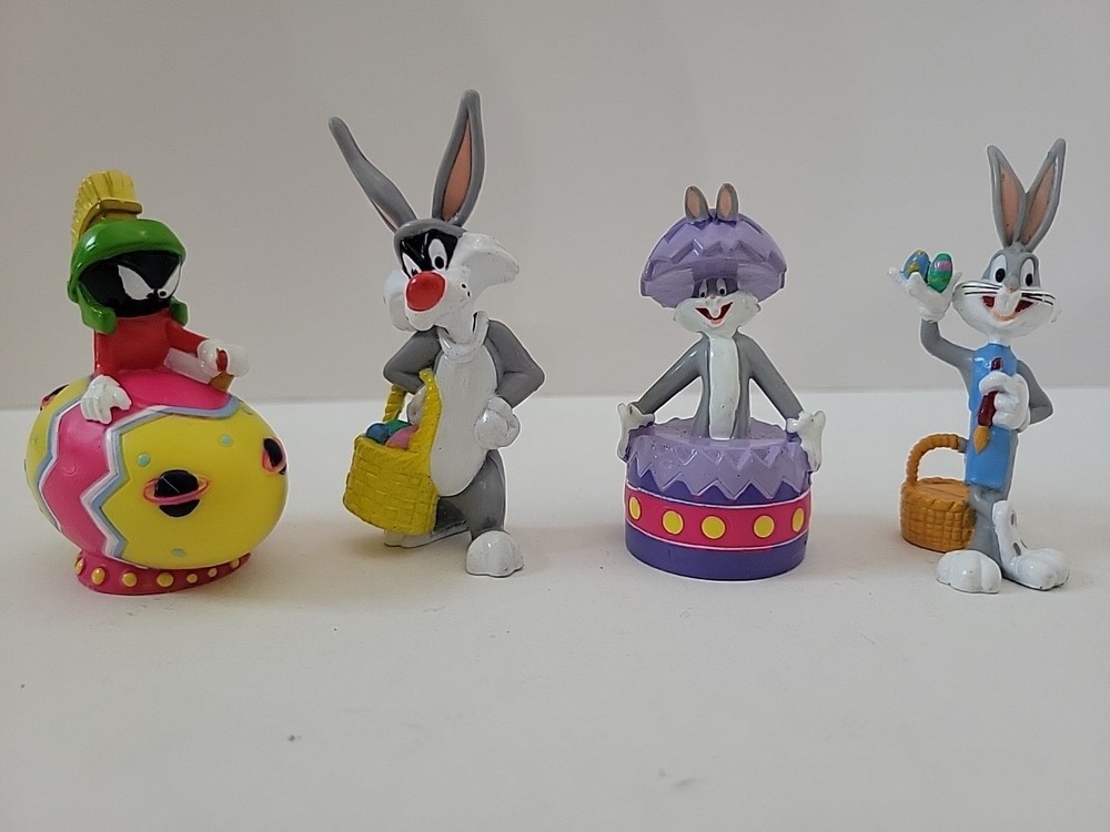 Vintage Looney Tunes PVC Set Warner Bros 1999 EASTER Marvin Martian Bug Bunny