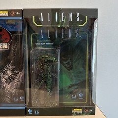 Hiya Toys Aliens Green Alien Warrior Exquisite Mini & Alien Gamestop Exclusive