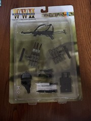 WORLD WAR II TOY GERMAN MP-40 ORIGINAL FACTORY SEALED 1999 DRAGON MODELS LTD VTG