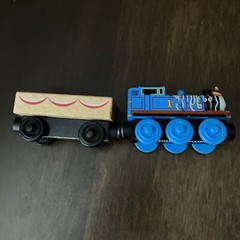 Thomas The Train & Friends Birthday Thomas Engine & Cake Cargo Car Y4501 2357TLE