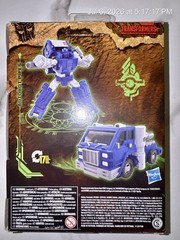 Transformers War for Cybertron Kingdom Autobot Pipes and Autobot Slammer