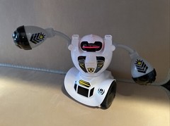 Robot Robo Fighting Combat Set Sharper Image 1005547 White NO REMOTE
