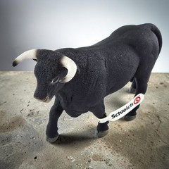 Schleich Black Bull Stepping Toy Figure Horned Farm Cattle Spanish Diorama 13875