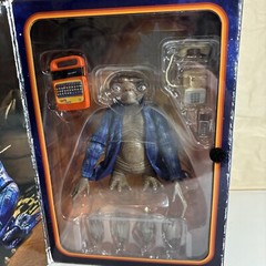 NECA Ultimate Telepathic E.T. – NEW – Box damage