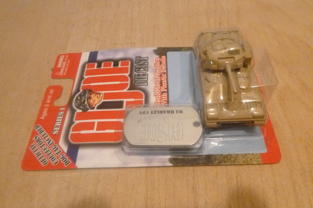 2001 GI Joe Series 1 M3 Bradley CFV Tank-Desert Camo-New!-164 Maisto