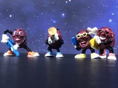 Vintage 1988 California Raisins Lot of 4 Trumpet Boom Box Guitar Surfboard