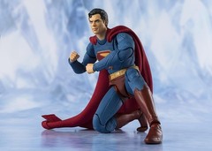 TAMASHII NATIONS – Superman – Superman S.H.Figuarts Action Figure