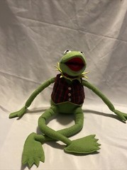 VTG. EDEN /JIM HENSON ASSOCIATES KERMIT THE FROG MUPPET PLAID VEST & BOW, 24 IN.