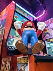 Super Mario 5″ Poseable Figure Excellent Condition Goldie Autograph Hard Plastic
