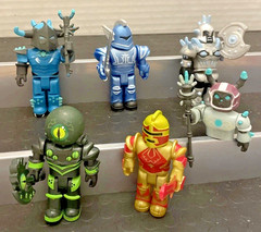 R0BL0X Toys Action Mini Figures Lot of 6 – Champions Of Roblox – 2 Incomplete