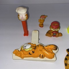 10pc Lot Of Vintage Garfield Collectibles – Chip Clips Keychain Pez PVC Figures!