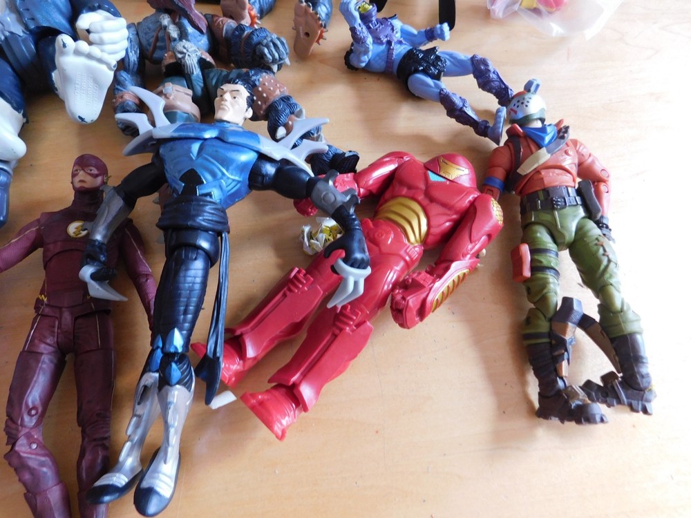 Action Figures DC Comics/Hasbro/Marvel/Mattel/Other Lot Mixed (17 Figures)