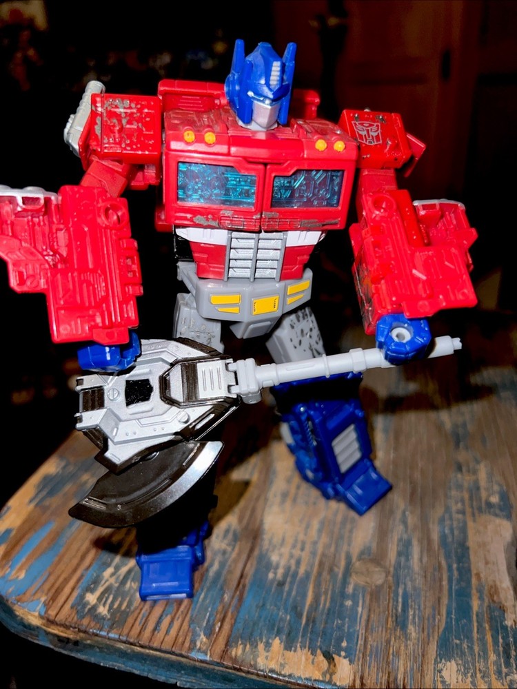 Transformers Generations War for Cybertron Siege Voyager WFC-S11 Optimus Prime