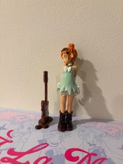 Peach Riot A La Mode Gigi with Guitar and Met Gala Card Pop Mart