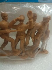 Military Action Figures ~ 4 Green & 4 Tan (8 Total) ~ 4″ Tall ~ Ages 3+