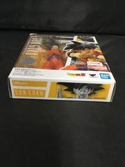 Genuine Bandai S.H. Figuarts Dragon Ball Z Son Goku A Saiyan Raised on Earth NEW