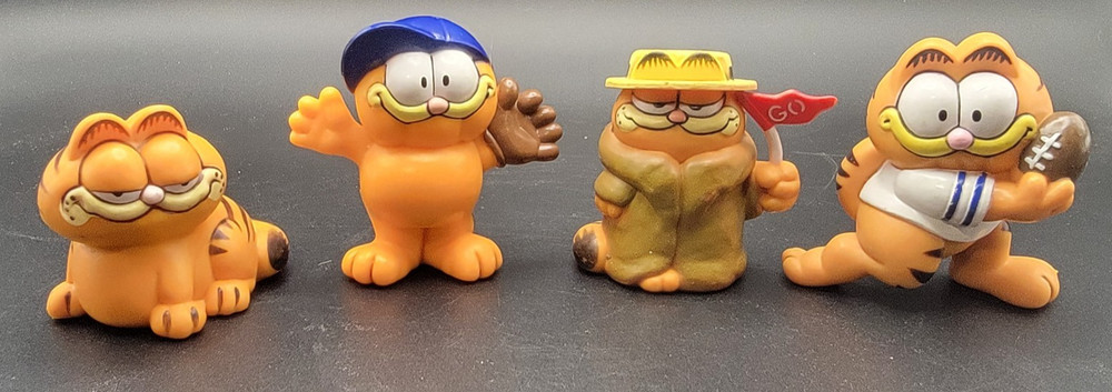 4 Vintage 1981 GARFIELD 2.5” PVC Figures United Features Football Baseball