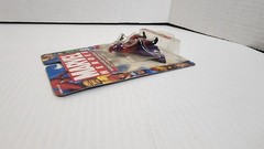 Marvel Heroes Miniature Poseable Figure Magneto 2.75 in Toy Biz Brand New!