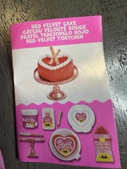 Miniverse Make It Mini Valentines Series 1 Red Velvet Heart Cake -Open but unmad