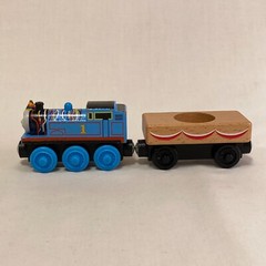 Thomas & Friends Wooden Railway Birthday Train Plus Cake Cargo Car Y4501 Magnet