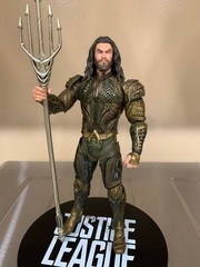 Mezco Toyz One:12 One 12 Collective Justice League Aquaman Action Figure