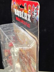 Roblox Virtual Item – Work at a Pizza Place Chef w/ Unscratched Code Figure