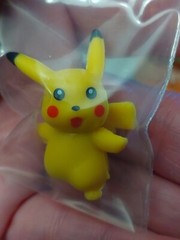 1.25in PIKACHU & 1in INKAY Pokemon Micro Mini figures & Corresponding Cards