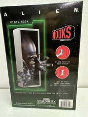 CULTUREFLY CULTURE FLY BOOKS ALIEN ALIENS VINYL BOOK NOOK XENOMORPH FIGURE NEW