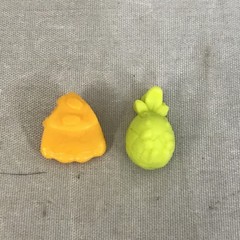 BANANA BUNCH Pawka Penguin Figure & Yellow Banana 2018 Cepia Loose